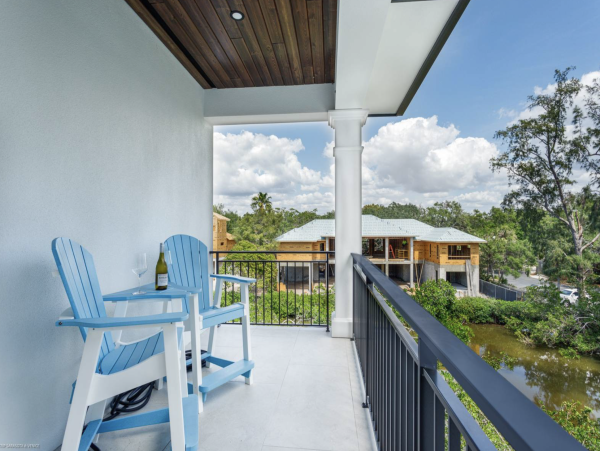 Luxurious Vacation Pool Home in Siesta Key 5 min walk to beach